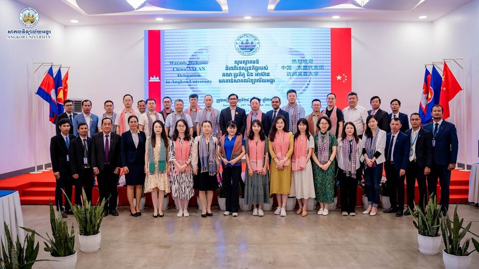Welcome Chinese-ASEAN Delegation to Angkor University
