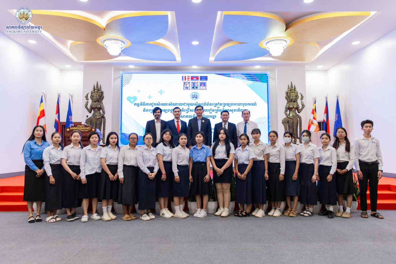 The meeting ceremony with students preparing for the scholarship exam and the national exam