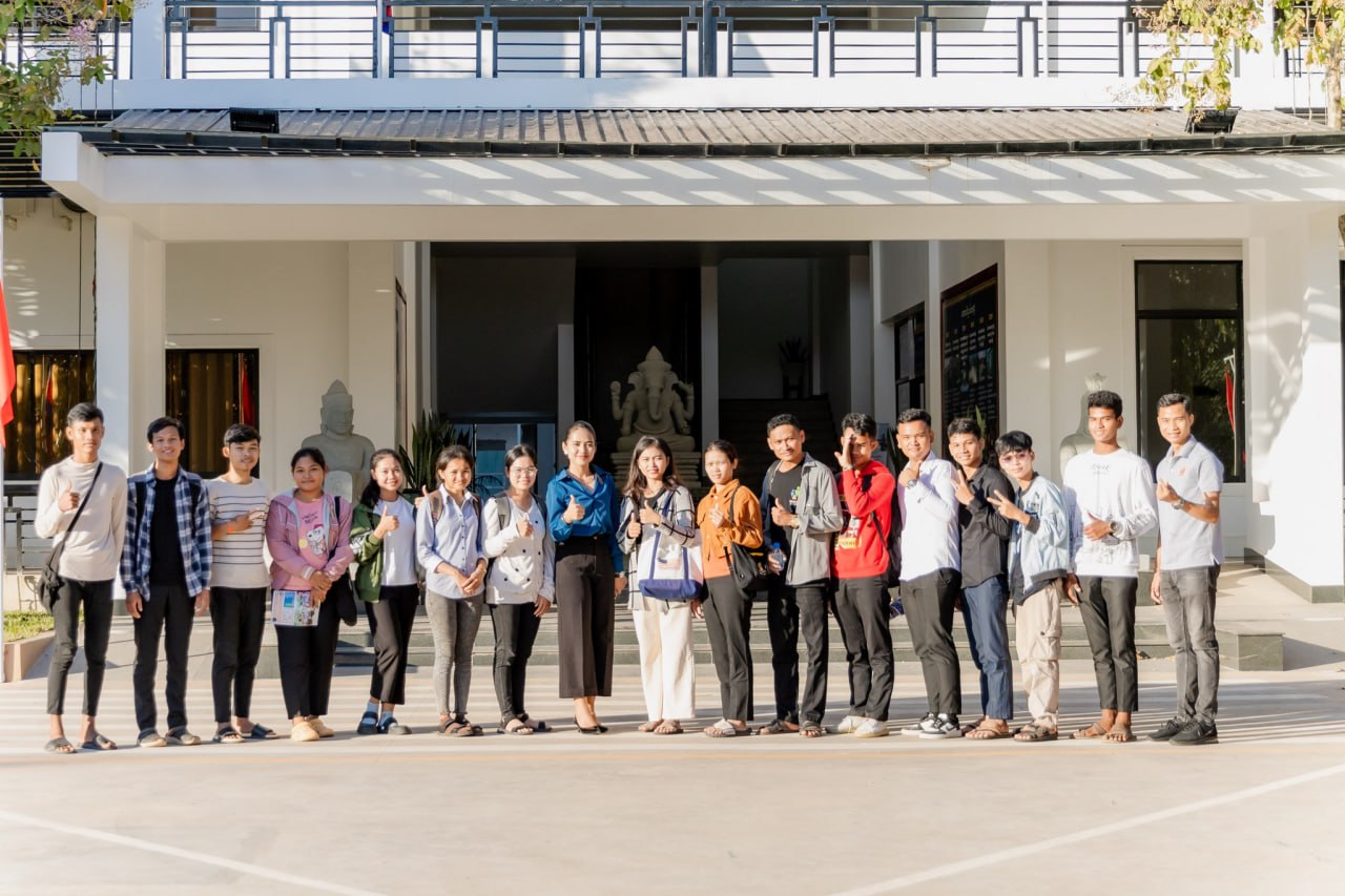 JWOC student Visit to Angkor University