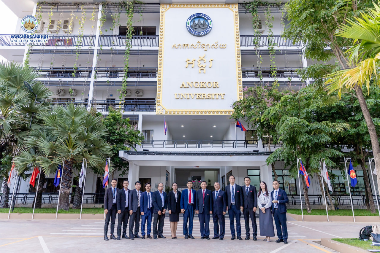 Meeting with Kunming University of Science and Technology