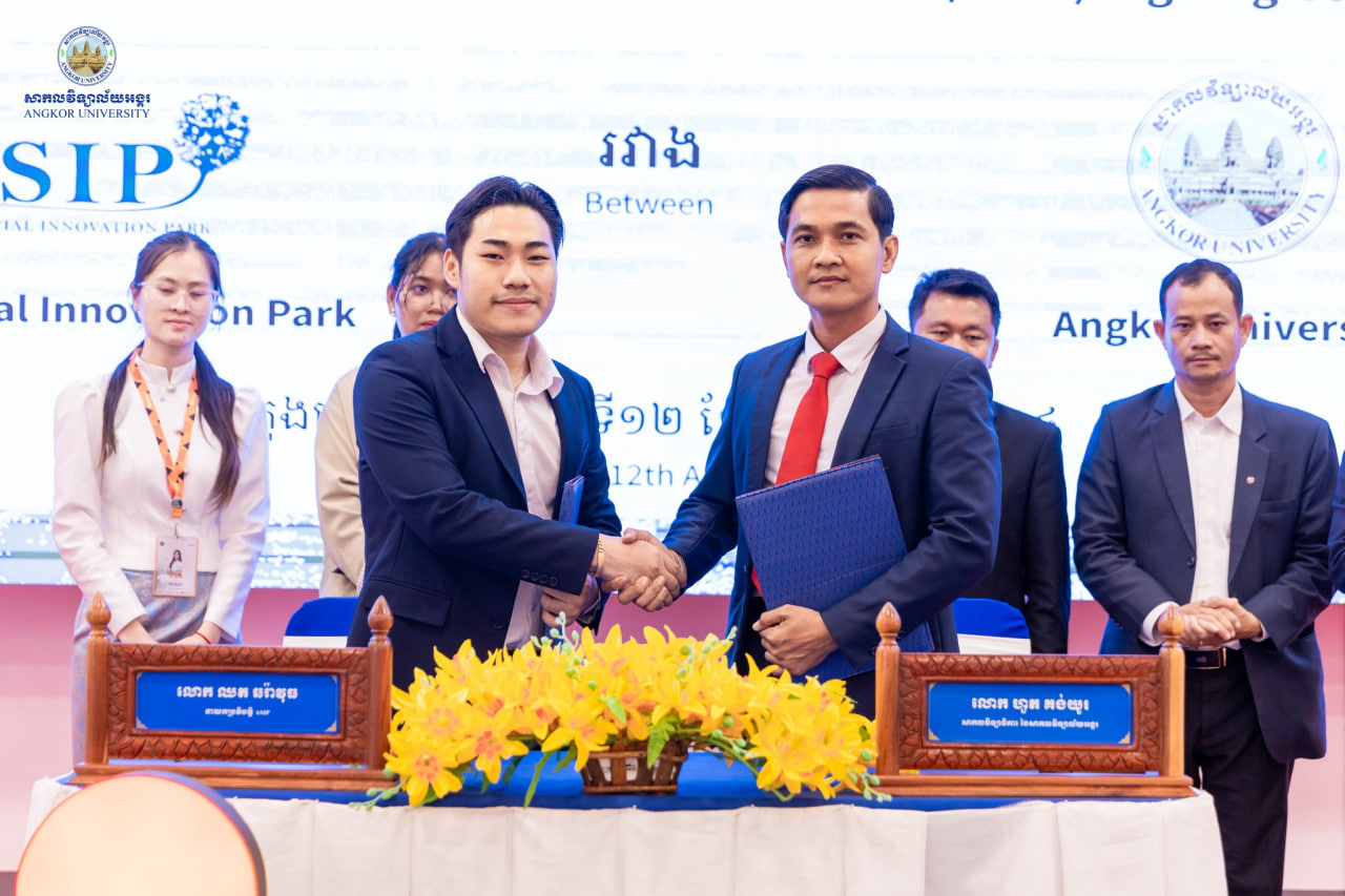 The MoU Ceremony between Angkor University and Angkor Social Innovation Park (ASIP)