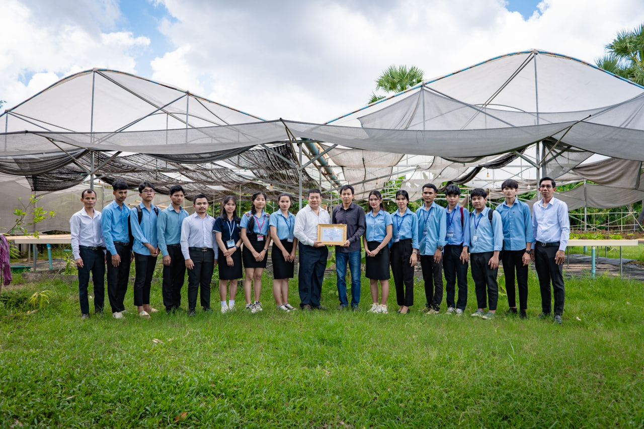 Study tour to the Health Salad Garden