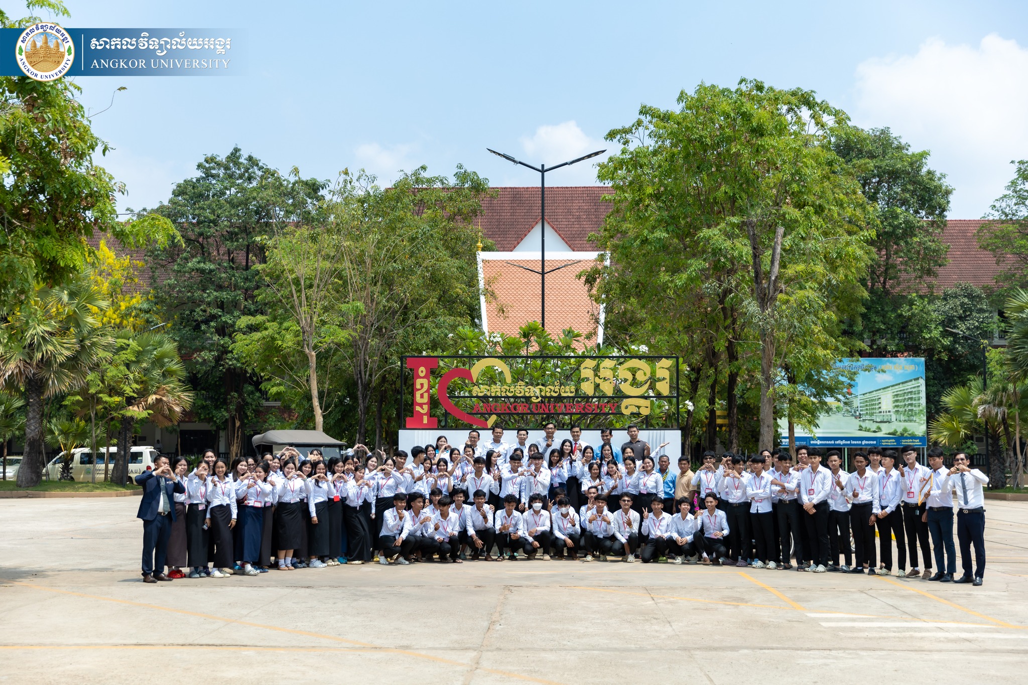 Angkor University Welcomes Banteay Meanchey Students